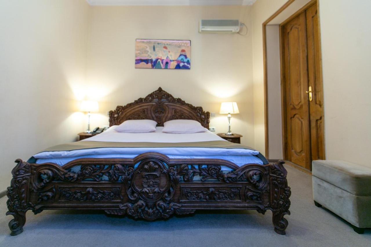 Hotel Vip Tbilisi Bagian luar foto