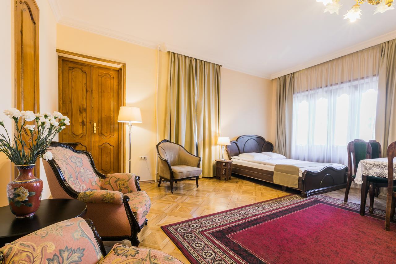 Hotel Vip Tbilisi Bagian luar foto
