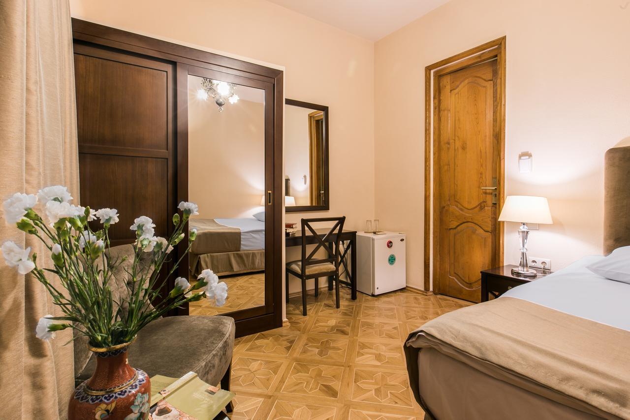 Hotel Vip Tbilisi Bagian luar foto