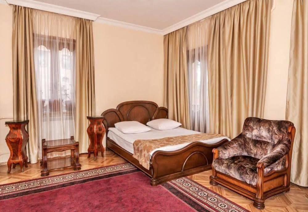 Hotel Vip Tbilisi Bagian luar foto
