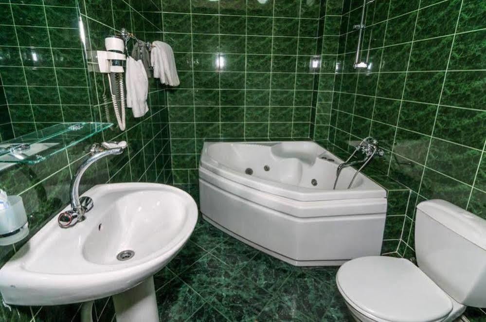 Hotel Vip Tbilisi Bagian luar foto