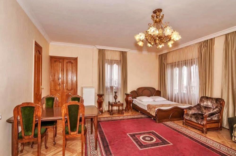 Hotel Vip Tbilisi Bagian luar foto