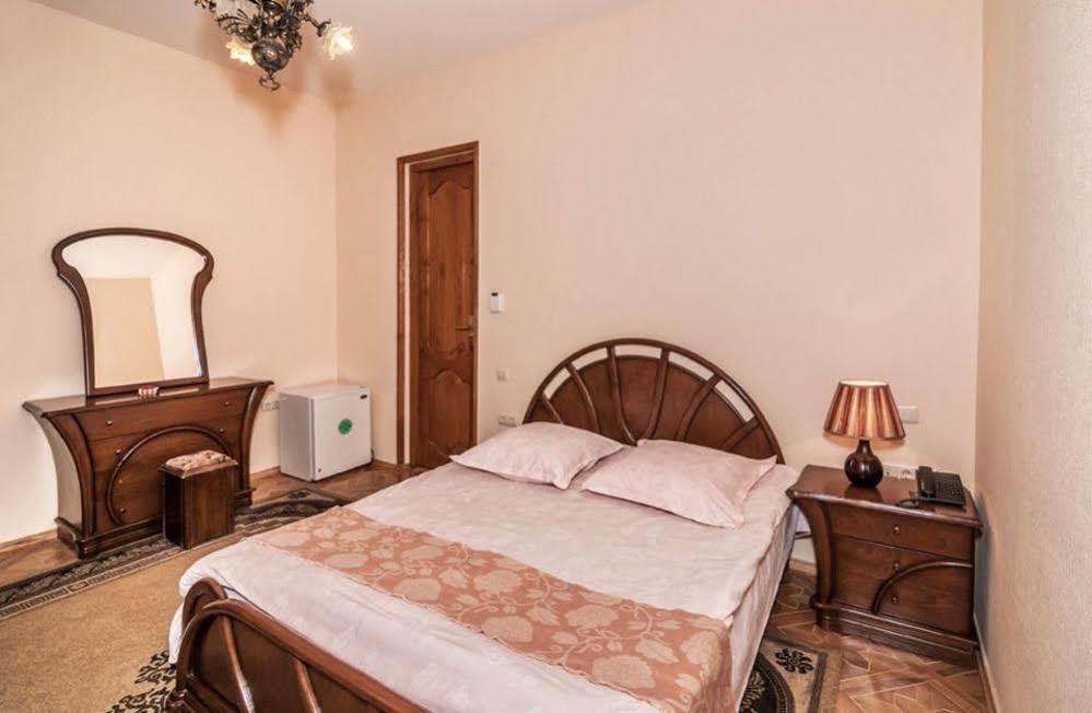 Hotel Vip Tbilisi Bagian luar foto