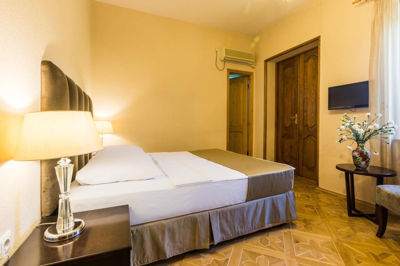 Hotel Vip Tbilisi Bagian luar foto
