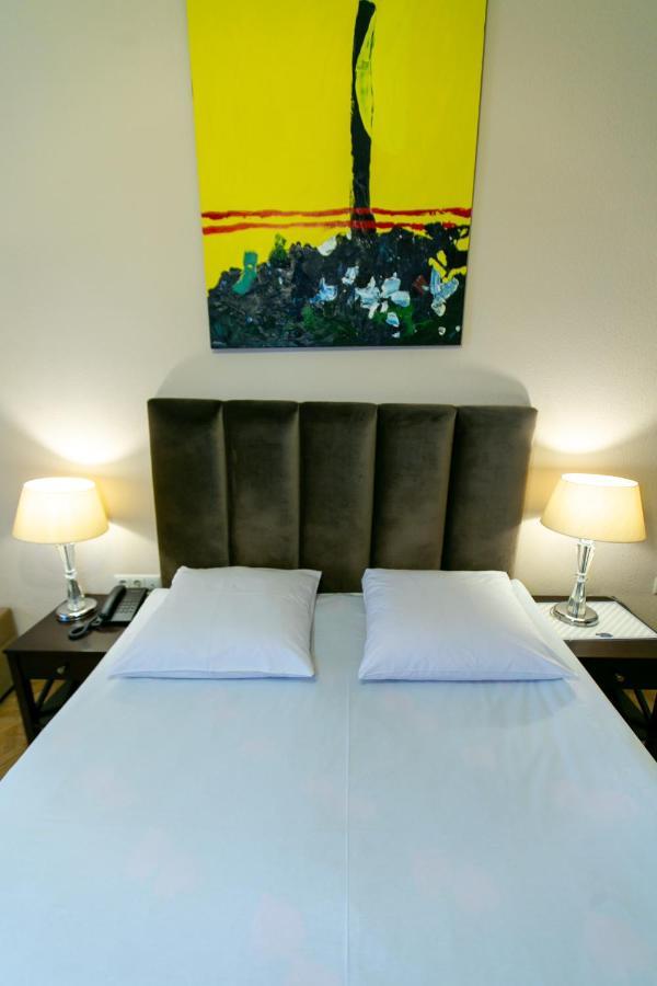 Hotel Vip Tbilisi Bagian luar foto
