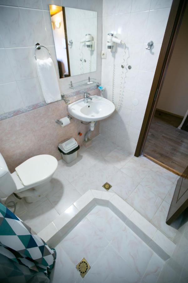 Hotel Vip Tbilisi Bagian luar foto